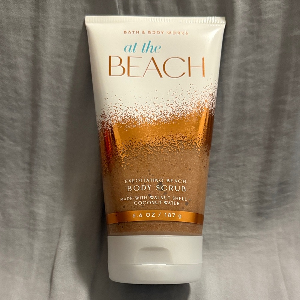 NWT Bath & Body Works Full-size (6.6 oz) “at the Beach” Exfoliating Body Scrub